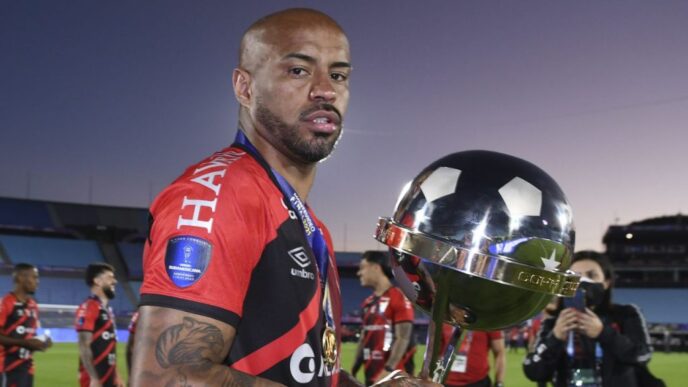 Thiago Heleno revela mágoa ao deixar o Athletico