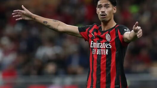 Manchester City negocia com meia holandês e destaque do Milan