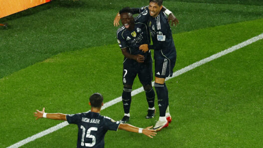 Vini Jr brilha, Real vence e avança em primeiro no seu grupo na Copa de Clubes
