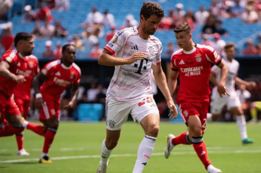 Bayern perde para Benfica e enfrentará brasileiro nas oitavas