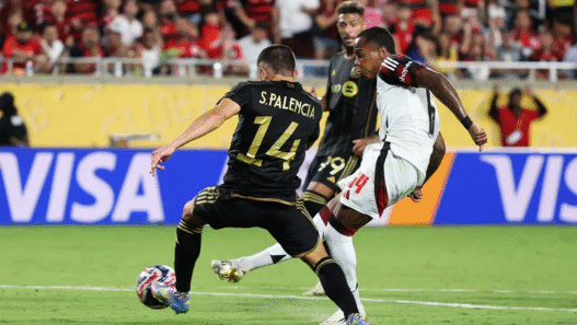 Flamengo empata com LAFC em jogo morno
