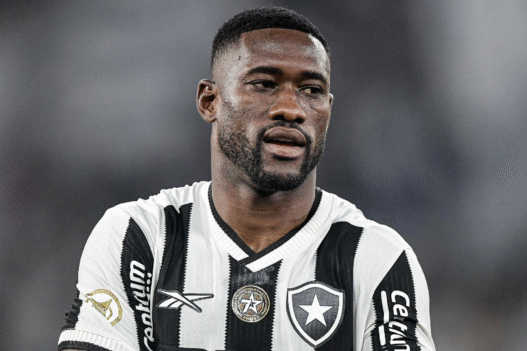 Bastos sofre nova lesão e deixa delegação do Botafogo no Mundial de Clubes