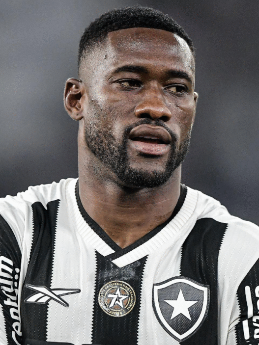 Bastos sofre nova lesão e deixa delegação do Botafogo no Mundial de Clubes