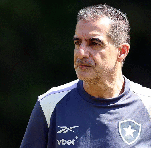 Renato Paiva é demitido do Botafogo após eliminação na Copa do Mundo de Clubes
