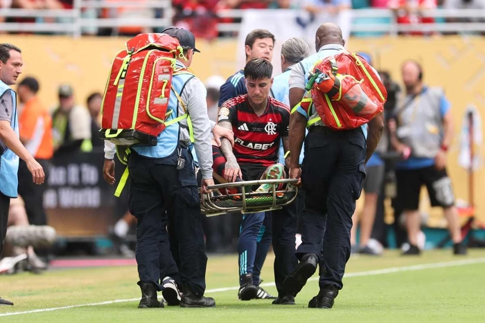 Exame confirma fratura de Erick Pulgar no pé direito; volante retorna ao Rio para reavaliação