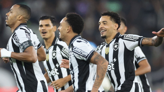 Botafogo vence Ceará em jogo emocionante e se despede da torcida antes do Mundial de Clubes