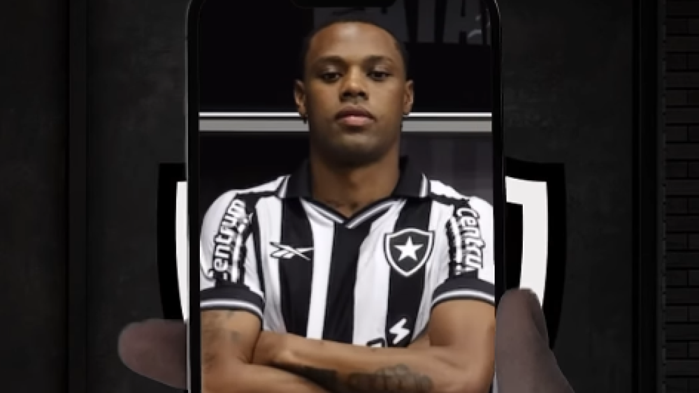 Botafogo oficializa zagueiro Kaio Pantaleão até 2028 após longa negociação