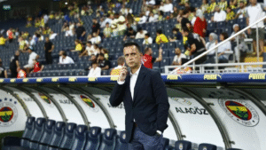 Vasco segue em busca de diretor de futebol e analisa nome de português