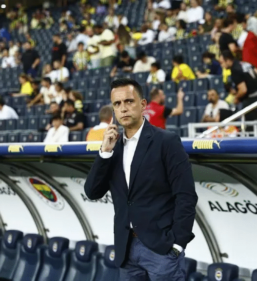 Vasco segue em busca de diretor de futebol e analisa nome de português