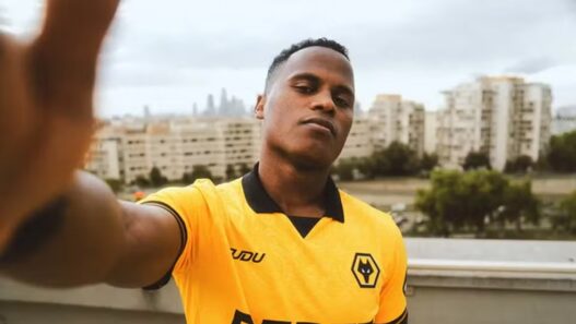 Wolverhampton anuncia contratação de Arias, ex-Fluminense