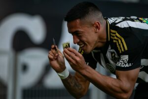 Cuello marca, Atlético bate o Flamengo e abre vantagem