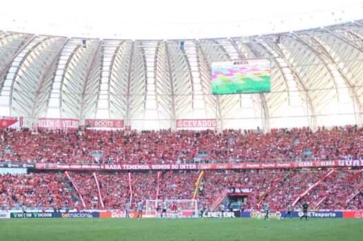 Internacional x Vitória: onde assistir, escalações e arbitragem