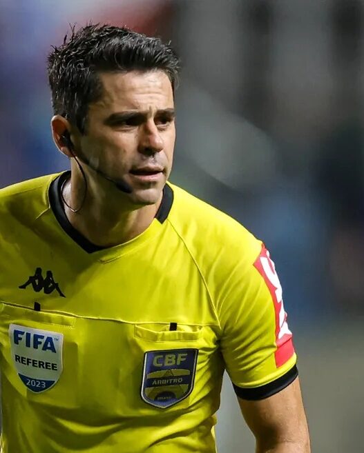 Vasco publica nota contra arbitragem, e Vegetti afirma roubo no Beira-Rio