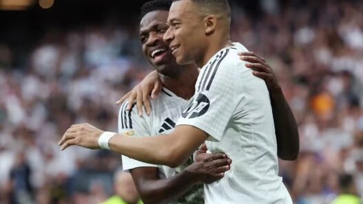 Gênios sem entrosamento? Mbappé e Vini são destaques na imprensa da Espanha