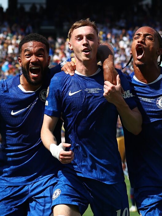 Palmer e João Pedro brilham, Chelsea detona o PSG e conquista a Copa de Clubes