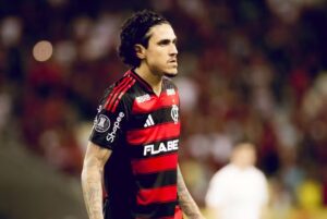 Pedro x Filipe Luís: atacante do Flamengo se defende nas redes sociais