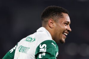 Palmeiras atinge R$ 500 milhões em reforços no ano de 2025
