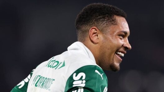 Palmeiras atinge R$ 500 milhões em reforços no ano de 2025