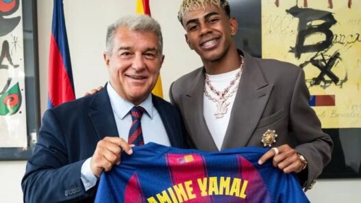 Barcelona renova com Yamal e entrega nova camisa; veja detalhes