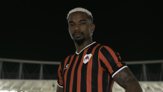Vasco avança por Thiago Mendes, volante ex-São Paulo