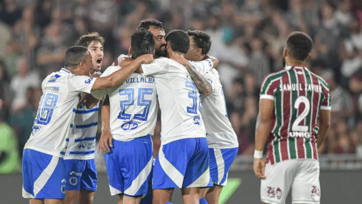 Cruzeiro vence Fluminense no Maracanã