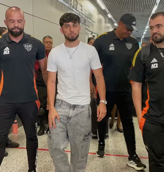 Biel chega a BH para reforçar o Atlético-MG