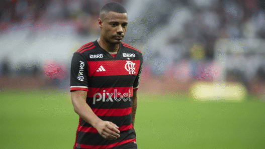 De la Cruz é alvo de críticas por médico do Flamengo