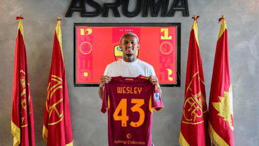 Wesley é anunciado oficialmente pela Roma