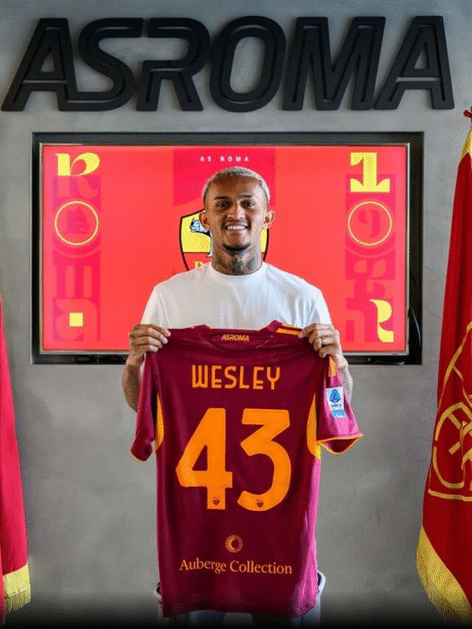 Wesley é anunciado oficialmente pela Roma