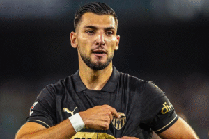 Botafogo intensifica negociações para contratar Rafa Mir