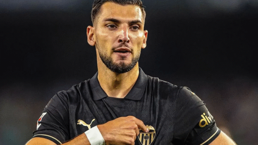 Botafogo intensifica negociações para contratar Rafa Mir