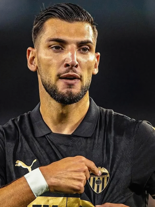 Botafogo intensifica negociações para contratar Rafa Mir