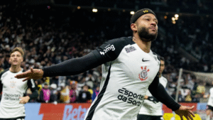 Depay decide e Corinthians sai na frente do Palmeiras nas oitavas da Copa do Brasil