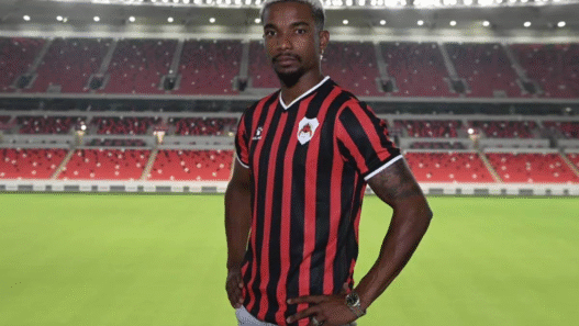 Thiago Mendes desembarca no Rio para assinar com o Vasco por duas temporadas e meia