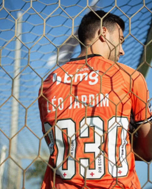 Vasco anuncia renovação de contrato de Léo Jardim até 2030