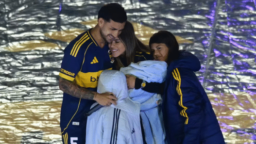 Com festa na Bombonera, Paredes retorna ao Boca Juniors