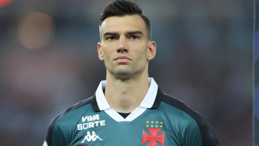 Vasco encaminha renovação com Léo Jardim