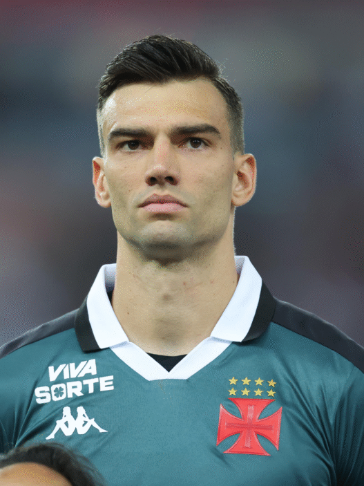 Vasco encaminha renovação com Léo Jardim