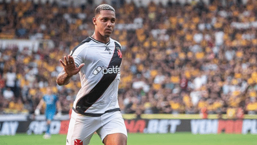 David e Estrella aparecem como relacionados pelo Vasco após longos períodos de recuperação