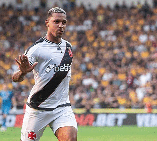 David e Estrella aparecem como relacionados pelo Vasco após longos períodos de recuperação