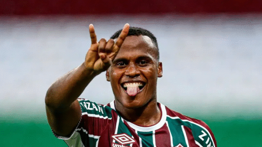 Jhon Arias encaminha saída do Fluminense rumo à Premier League