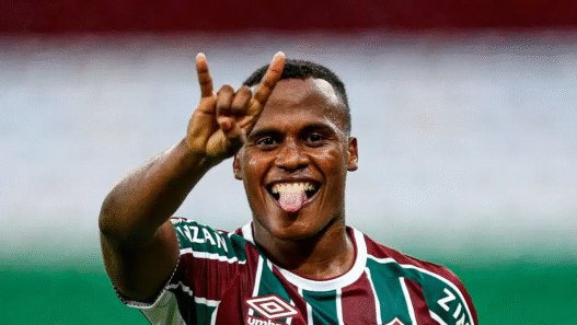 Jhon Arias encaminha saída do Fluminense rumo à Premier League