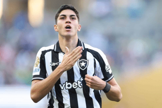 Botafogo acerta venda de Jair ao Nottingham Forest