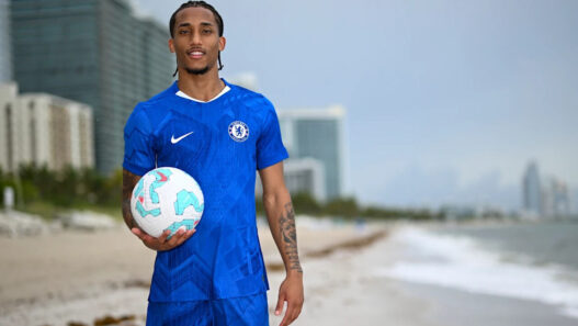 João Pedro é anunciado pelo Chelsea
