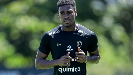 Corinthians sofre “transfer ban” da Fifa por dívida com o Santos Laguna