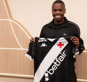 Vasco confirma chegada de atacante e busca mais uma peça para setor ofensivo