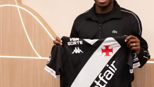 Vasco confirma chegada de atacante e busca mais uma peça para setor ofensivo