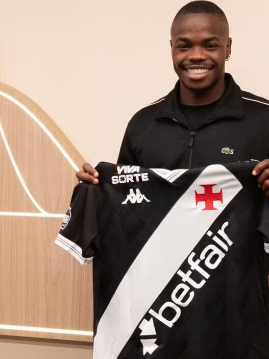 Vasco confirma chegada de atacante e busca mais uma peça para setor ofensivo