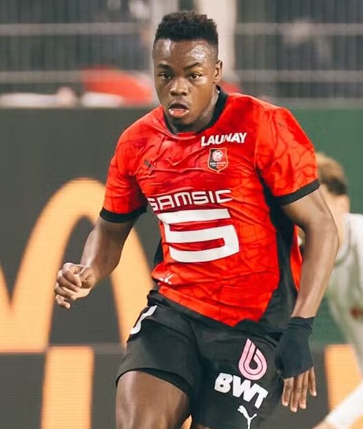 Vasco fecha acordo com atacante colombiano