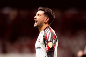 Flamengo volta a vencer o Inter e avança na Libertadores